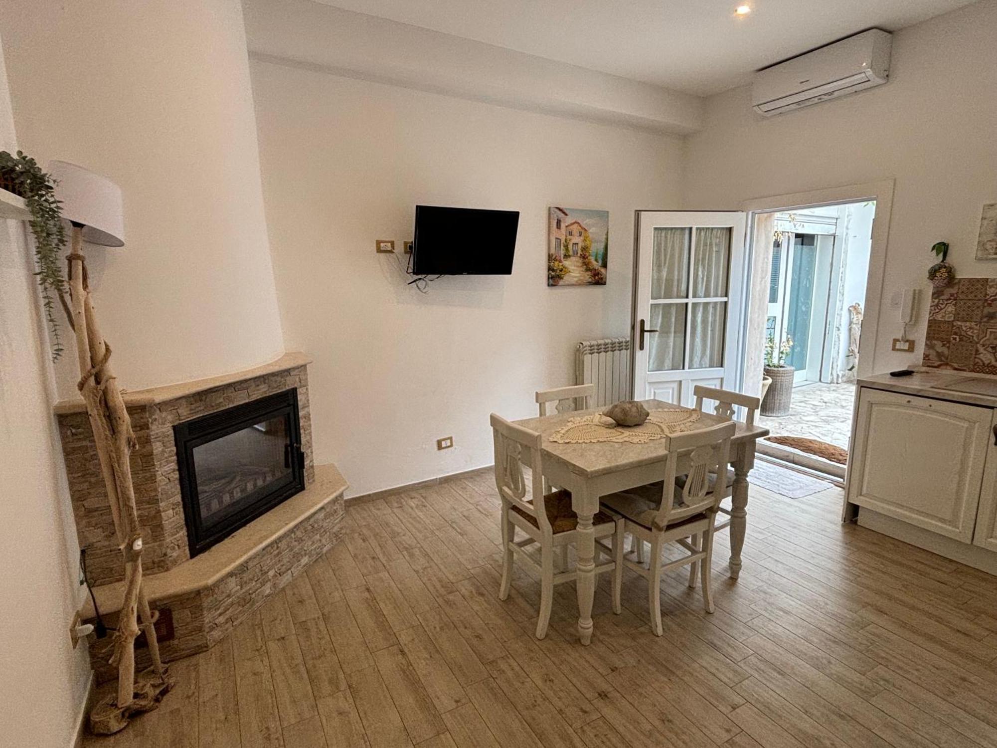 Il Cortiletto Apartment Taranto Bagian luar foto